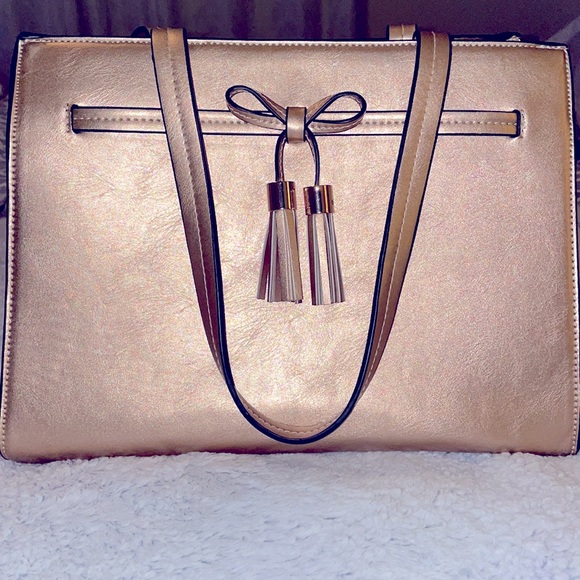 Champagne/Rose Gold tote bag with wristlet and strap to wear as a shoulder bag. - Picture 1 of 6